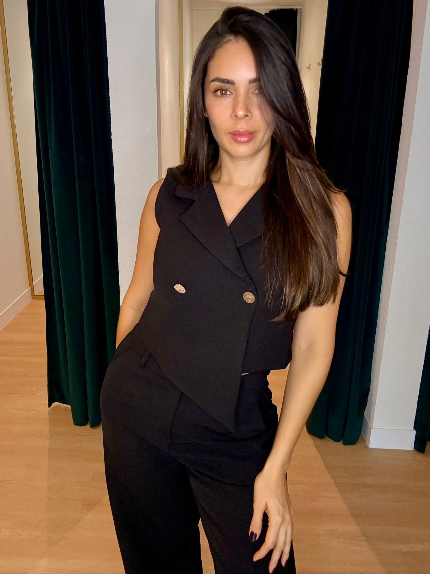 SET ADRIANA
